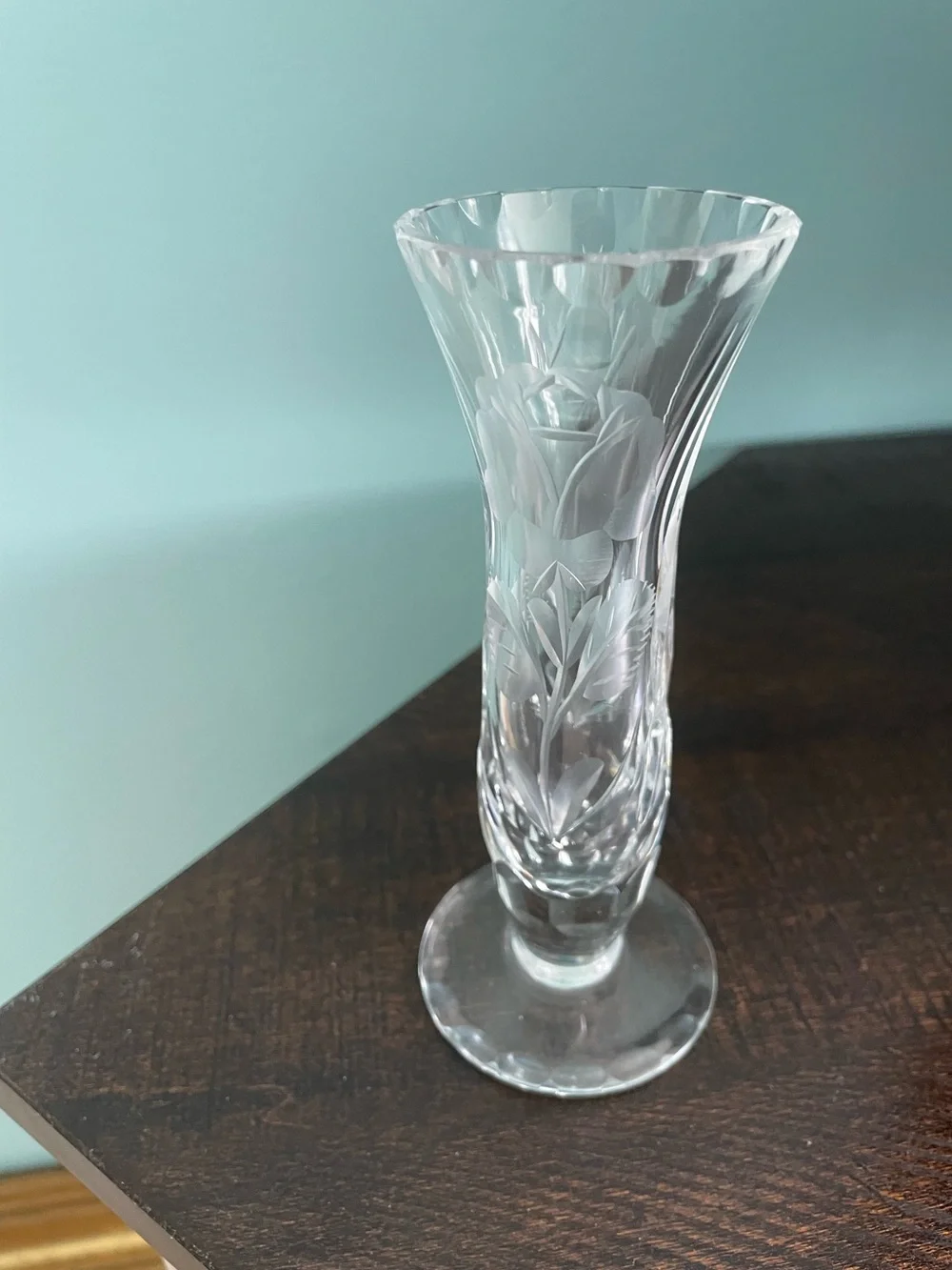 Crystal bud vase with etched rose design - Picture 1 of 8